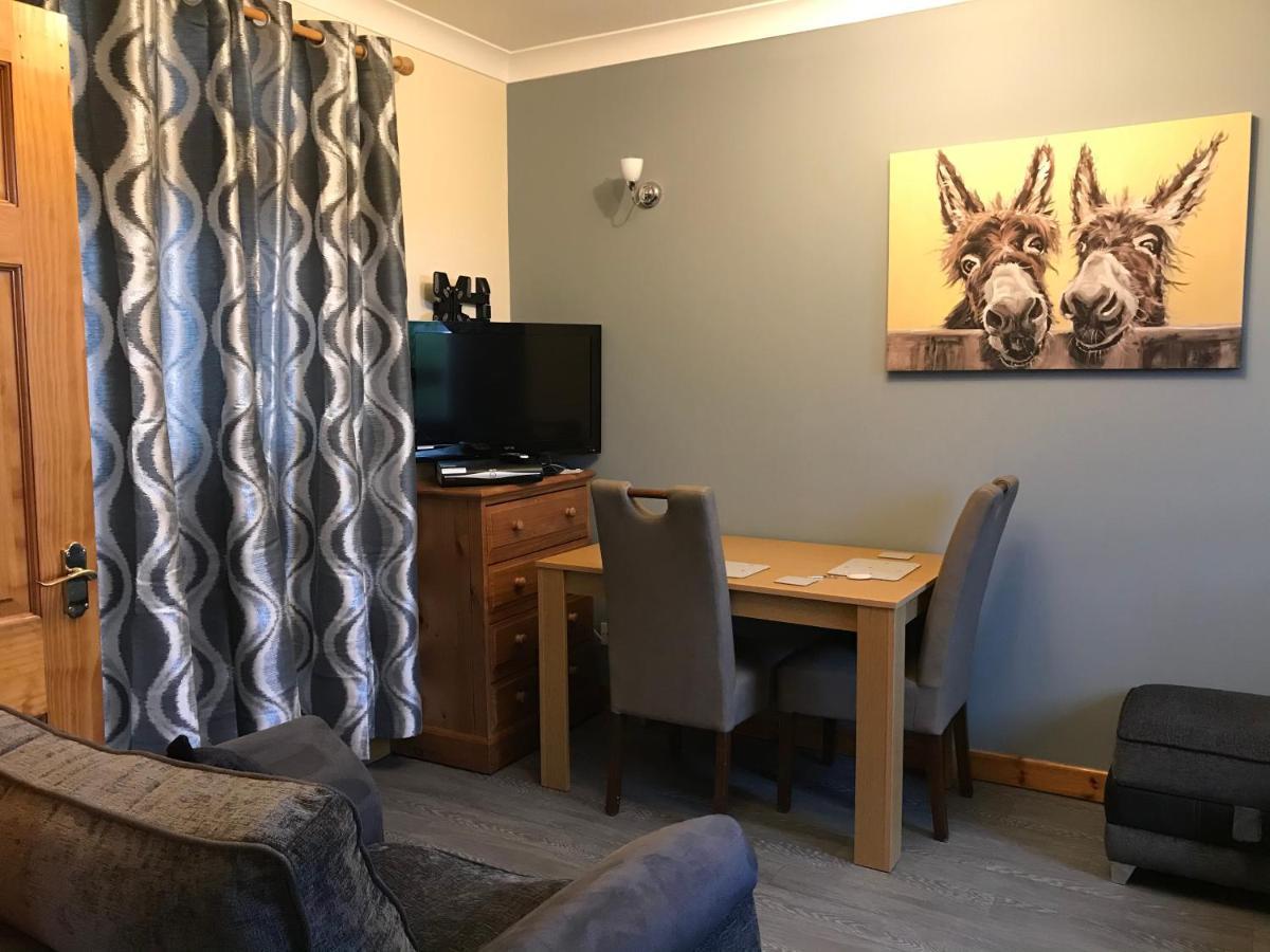 Cononbridge No 5 Newly Refurbished 4 Bedroom House מראה חיצוני תמונה